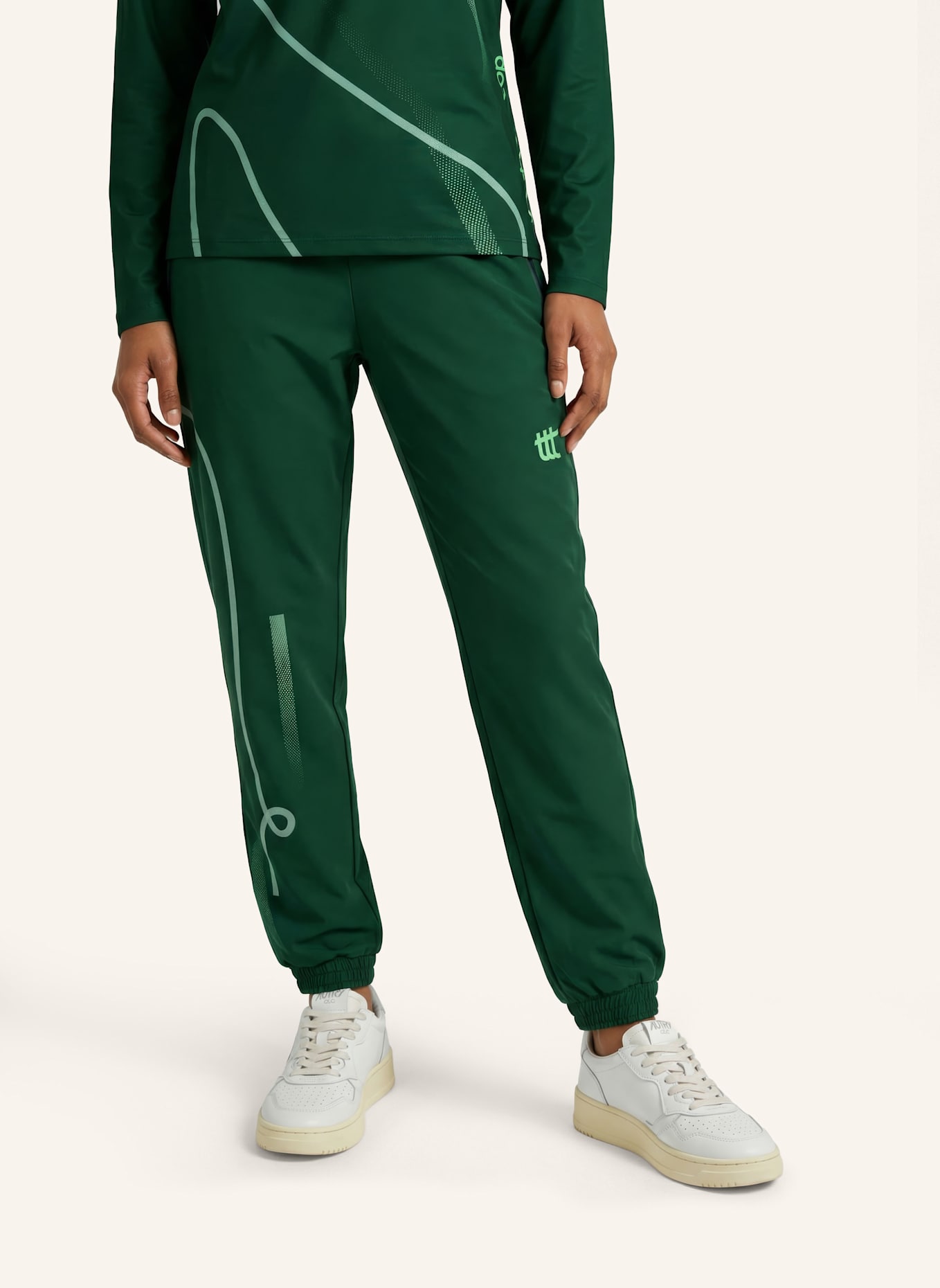 to the top Track Pants PACE: GRÜN