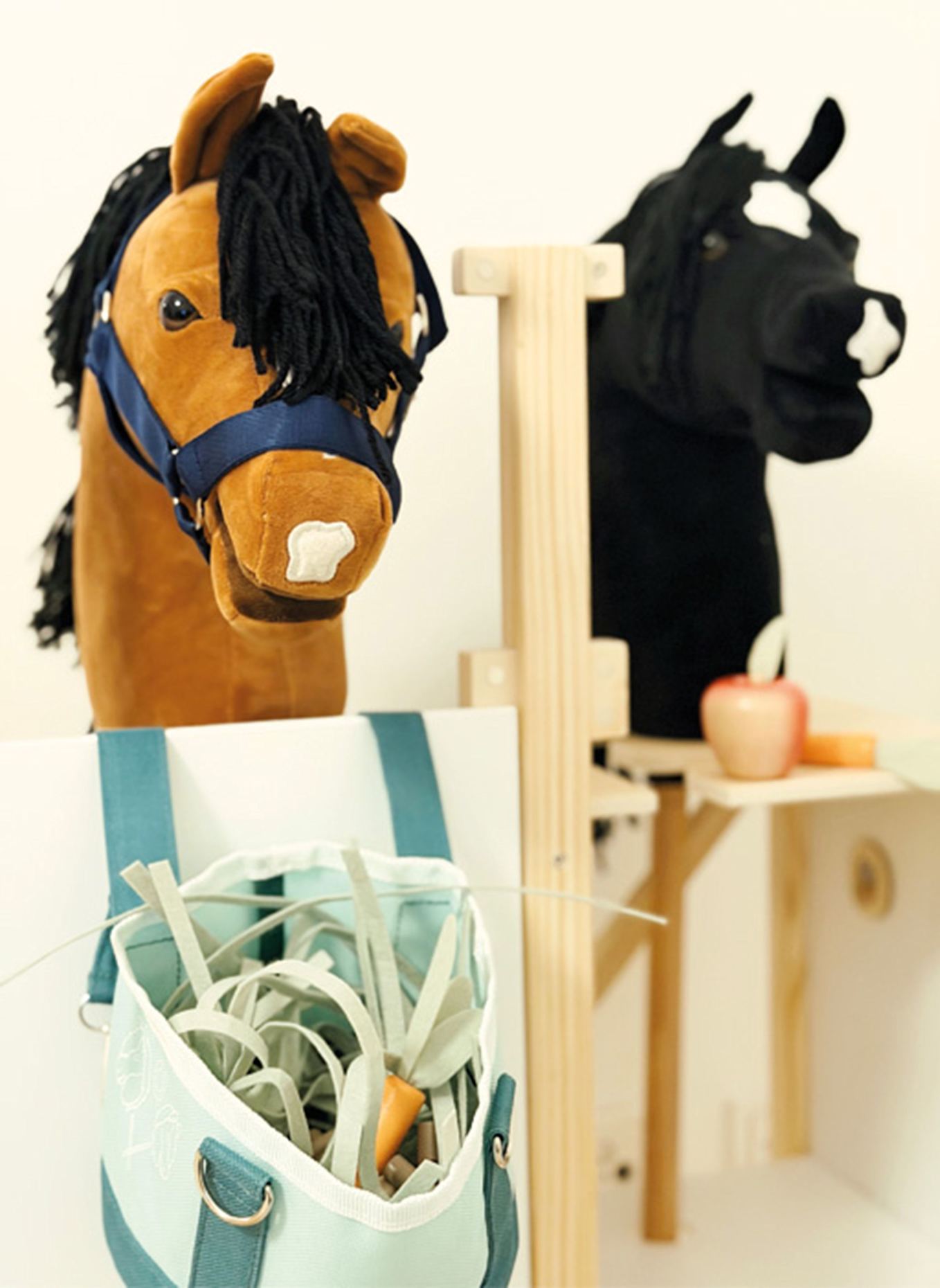 small foot Hobby Horse PFERDESTALL: BRAUN