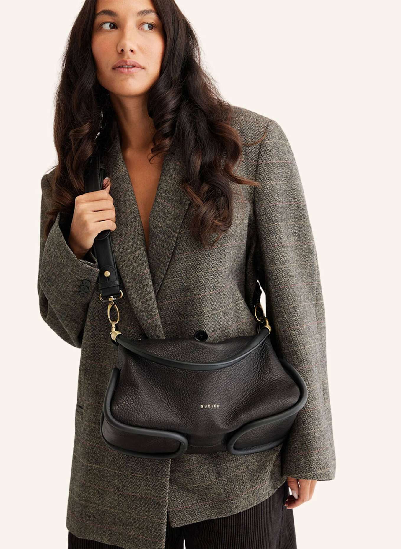 NUBIKK Umhängetasche BIBI BAG: SCHWARZ