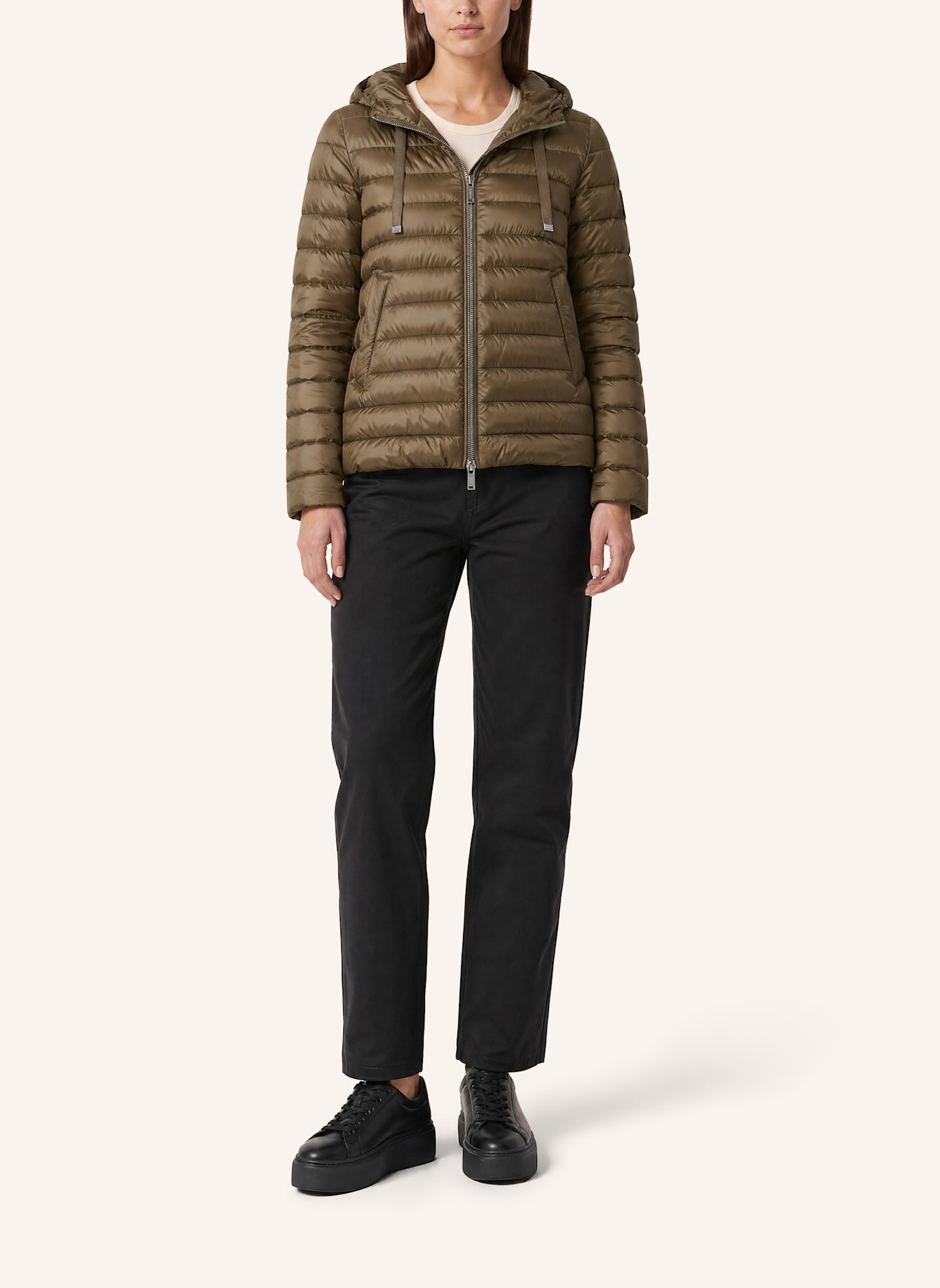BOMBOOGIE Glänzende Daunenjacke: BEIGE