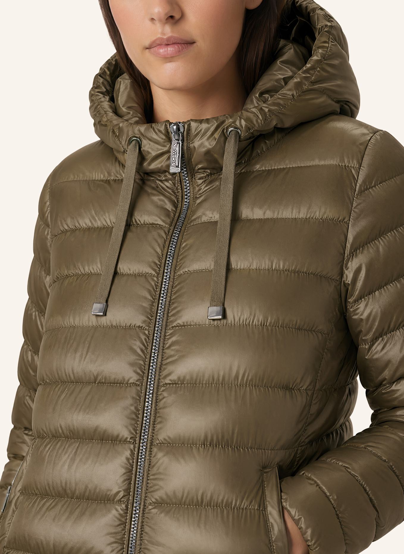 BOMBOOGIE Glänzende Daunenjacke: BEIGE