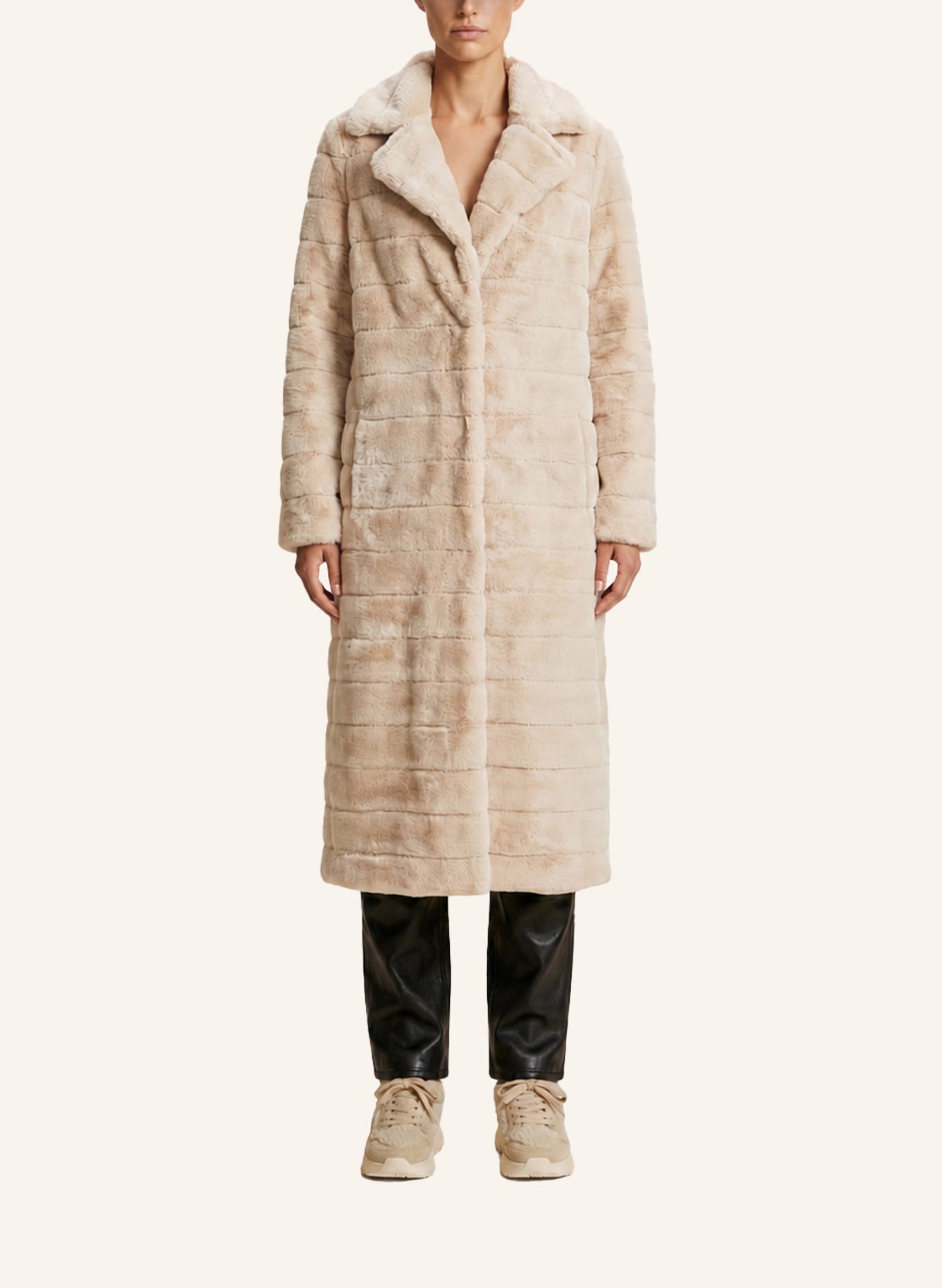 AMERICANDREAMS Faux Fur Coat Long Bailey: CREME