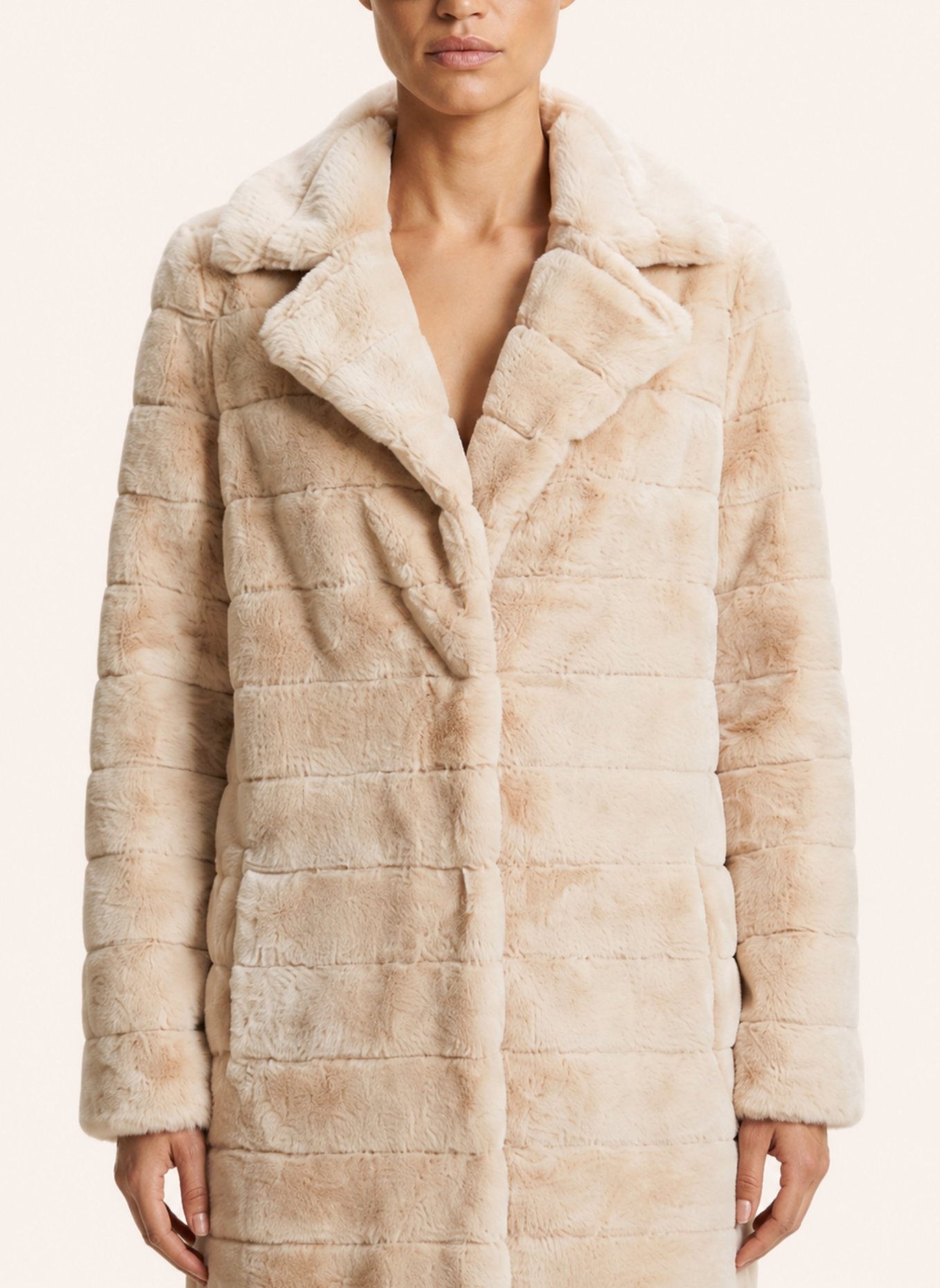 AMERICANDREAMS Faux Fur Coat Long Bailey: CREME