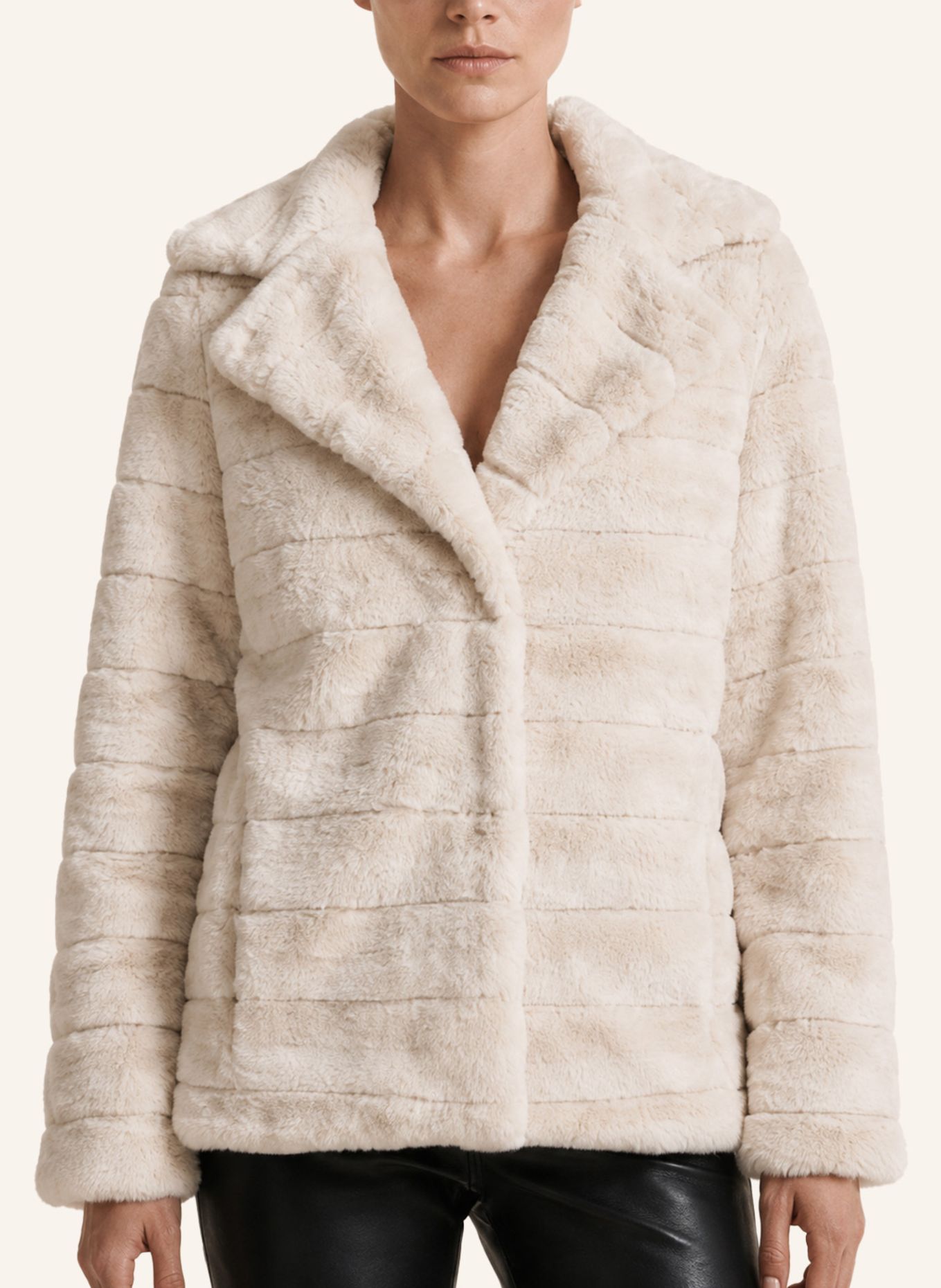 AMERICANDREAMS Faux Fur Coat Short Bailey: BEIGE