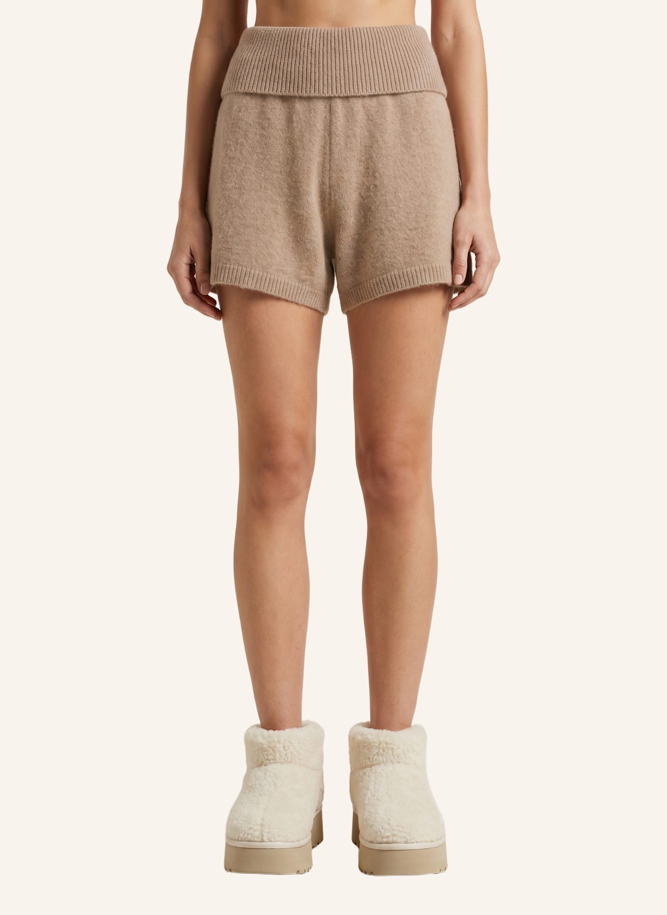 AMERICANDREAMS Larissa Low Wool Boots: BEIGE