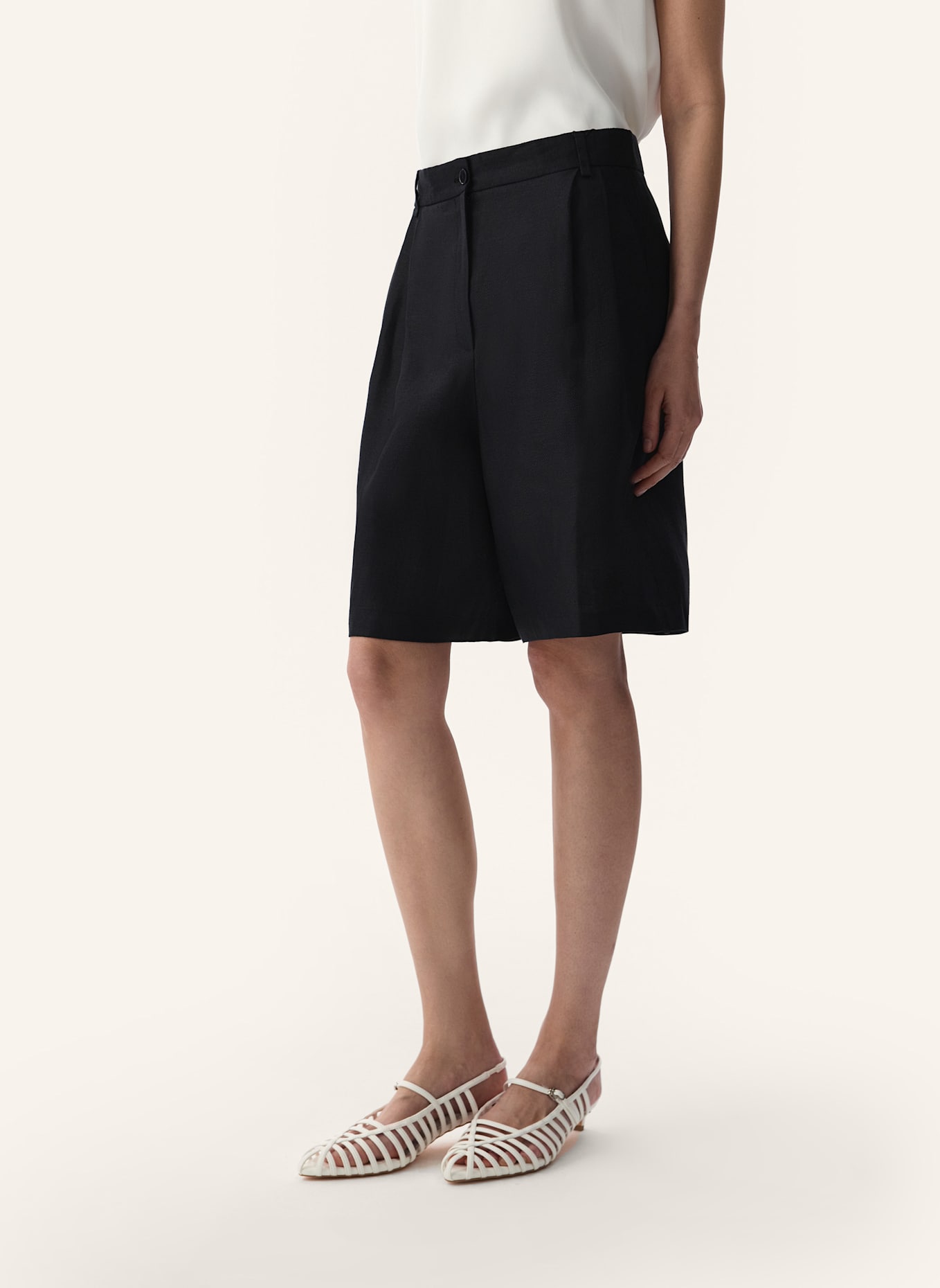PINXIT Shorts aus Leinen: SCHWARZ