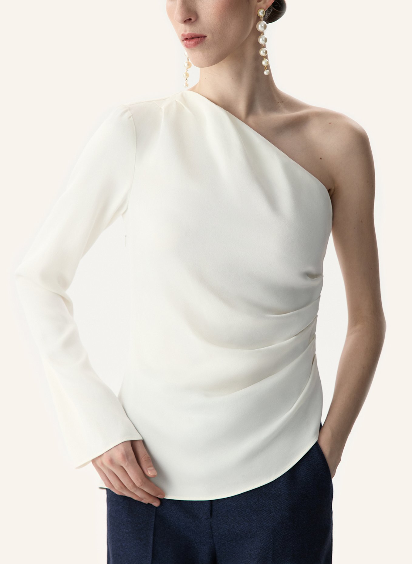 PINXIT One-Shoulder Viskosebluse: ECRU