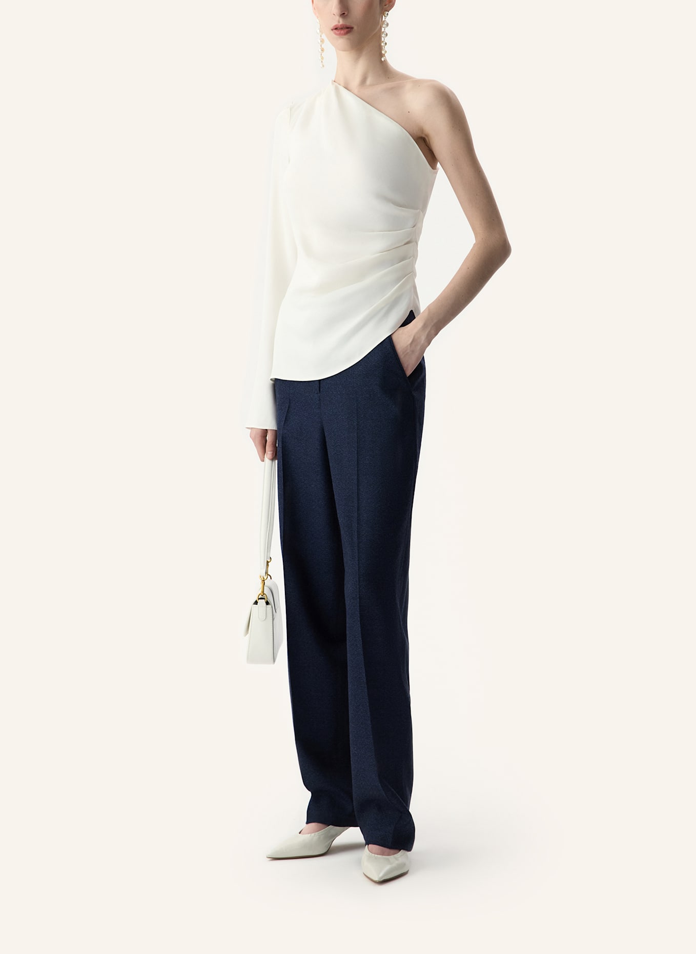 PINXIT One-Shoulder Viskosebluse: ECRU