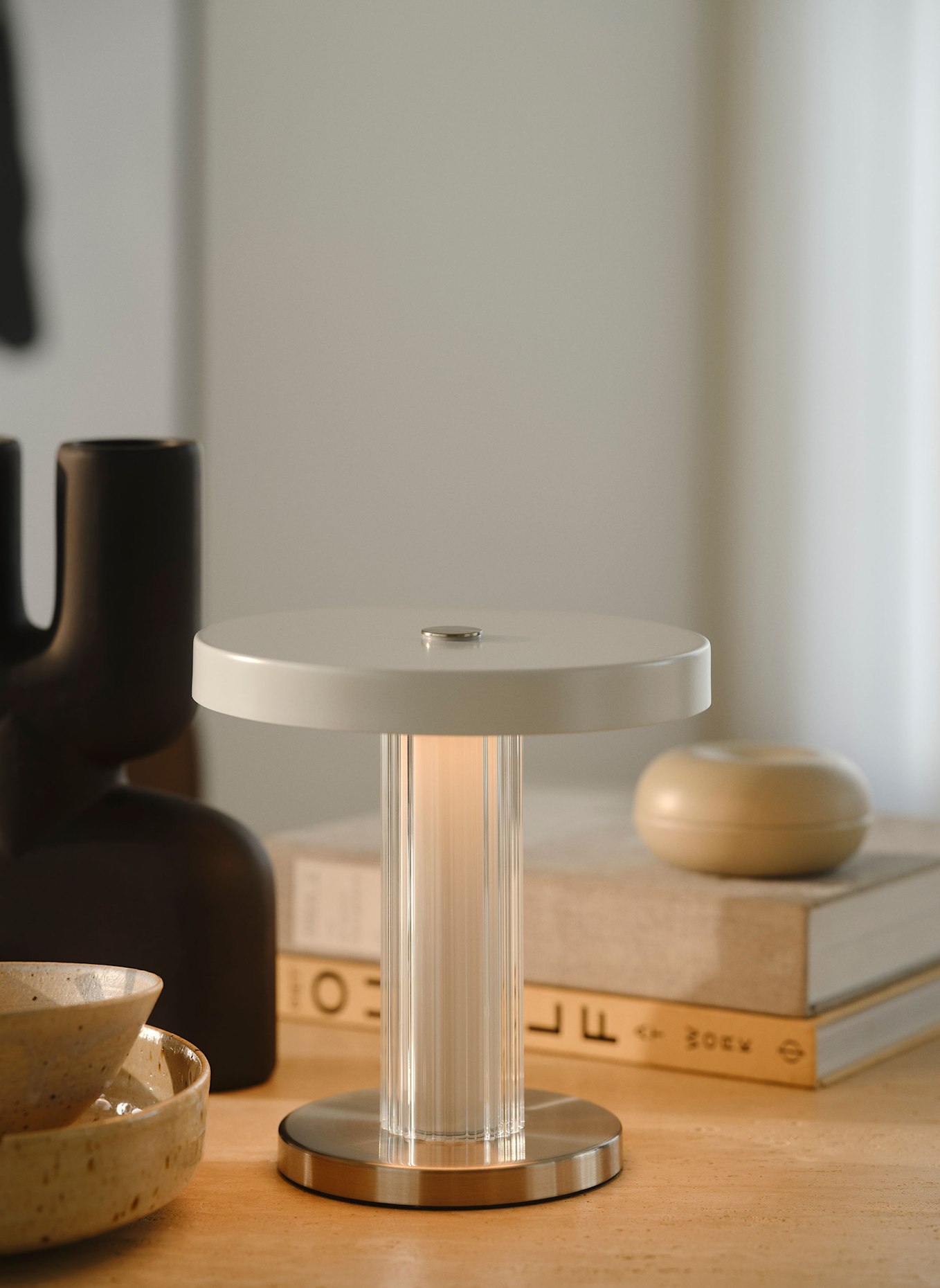 dftp Tischlampe TREZZI PORTABLE: WEISS