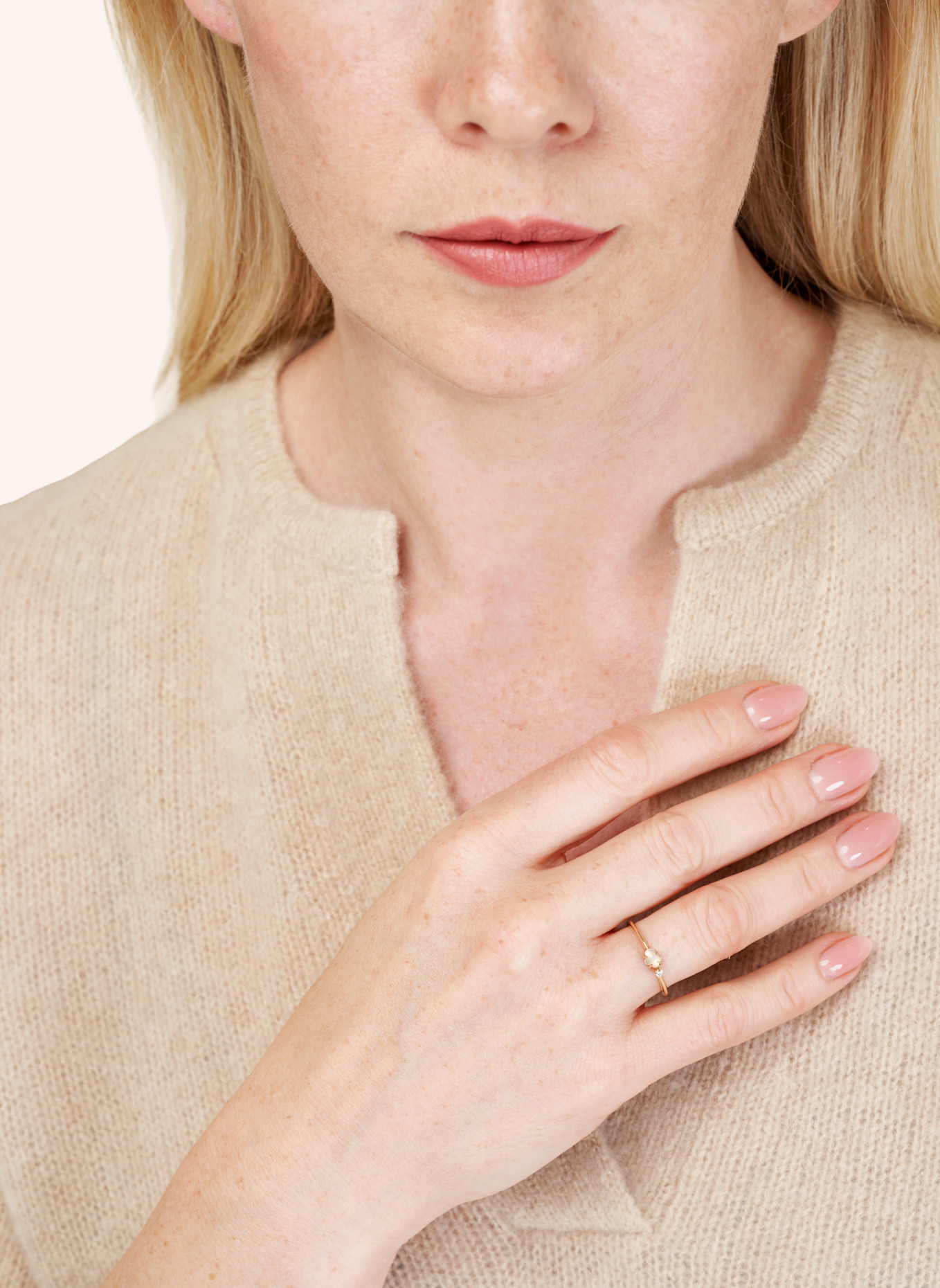 VIERI Ring WOLKE MILCHQUARZ BRILLANT KLEIN: ROSÉGOLD