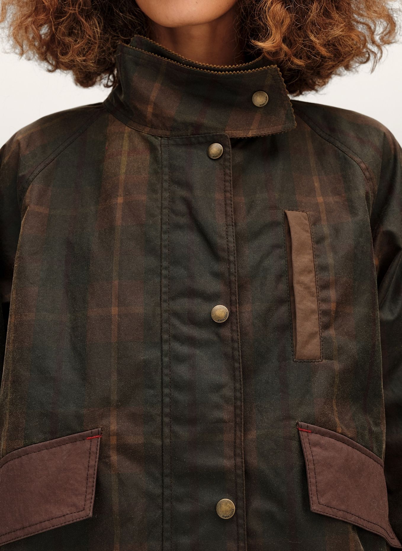BIMBA Y LOLA Wachspatchwork-Trenchcoat: SCHWARZ