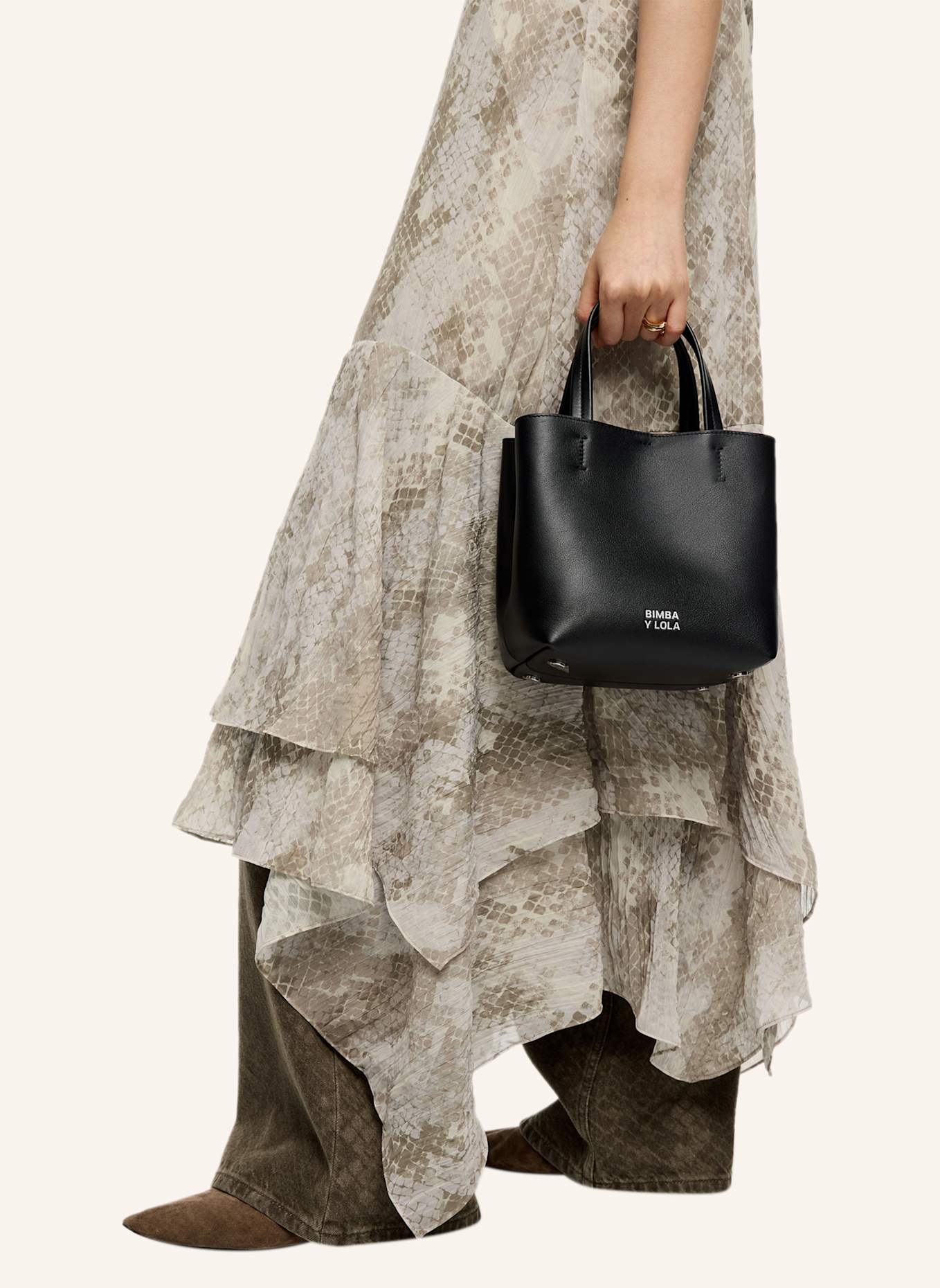 BIMBA Y LOLA Leder-Chihuahua-Tasche: SCHWARZ