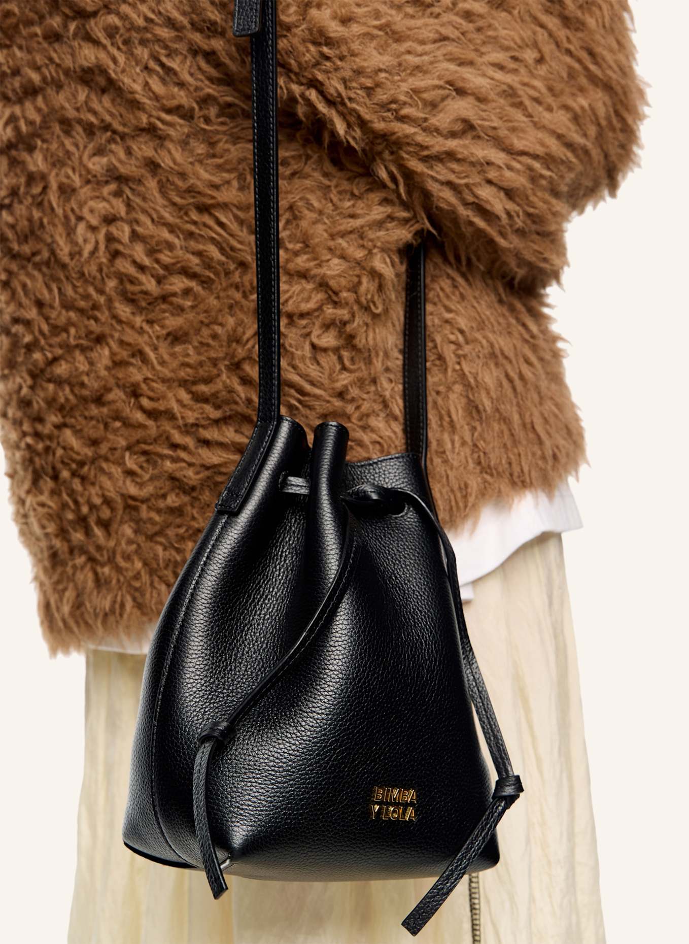 BIMBA Y LOLA Lederbeuteltasche: SCHWARZ