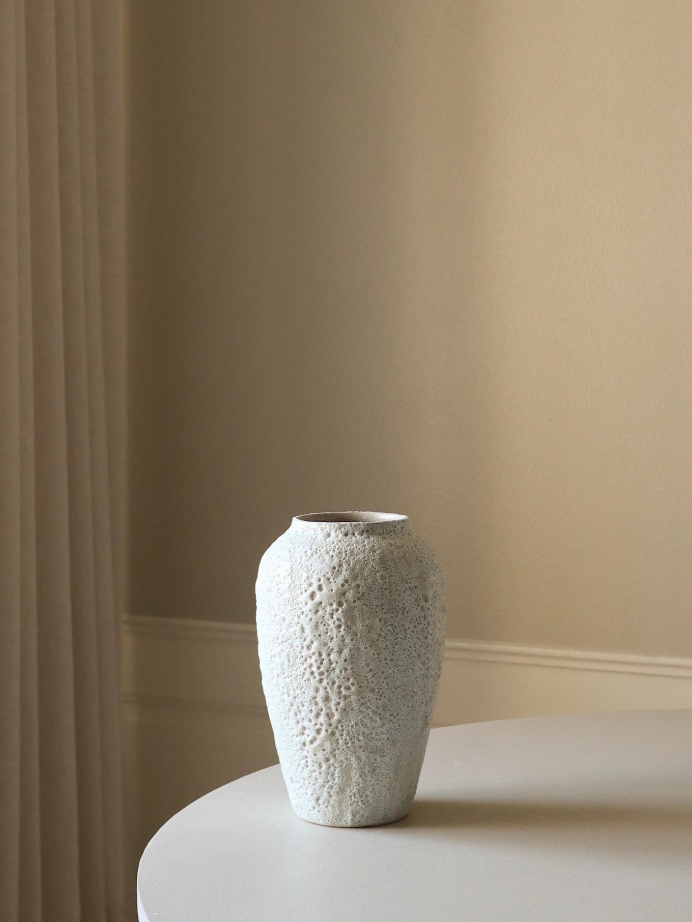 Botané Vaas CERAMIC VOLCANIC MEDIUM: WIT