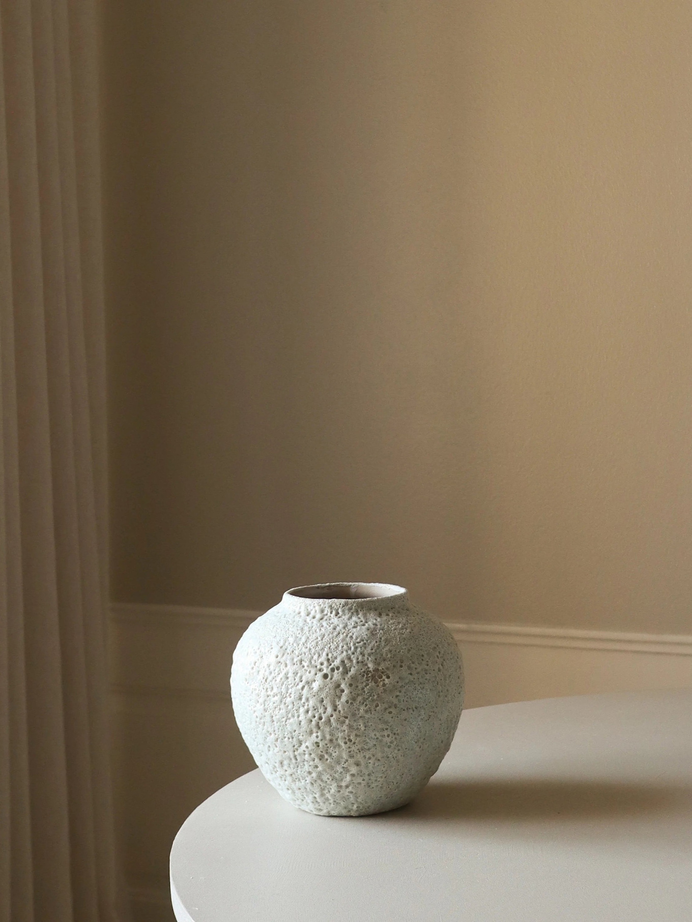 Botané Vase SHORT CERAMIC VOLCANIC