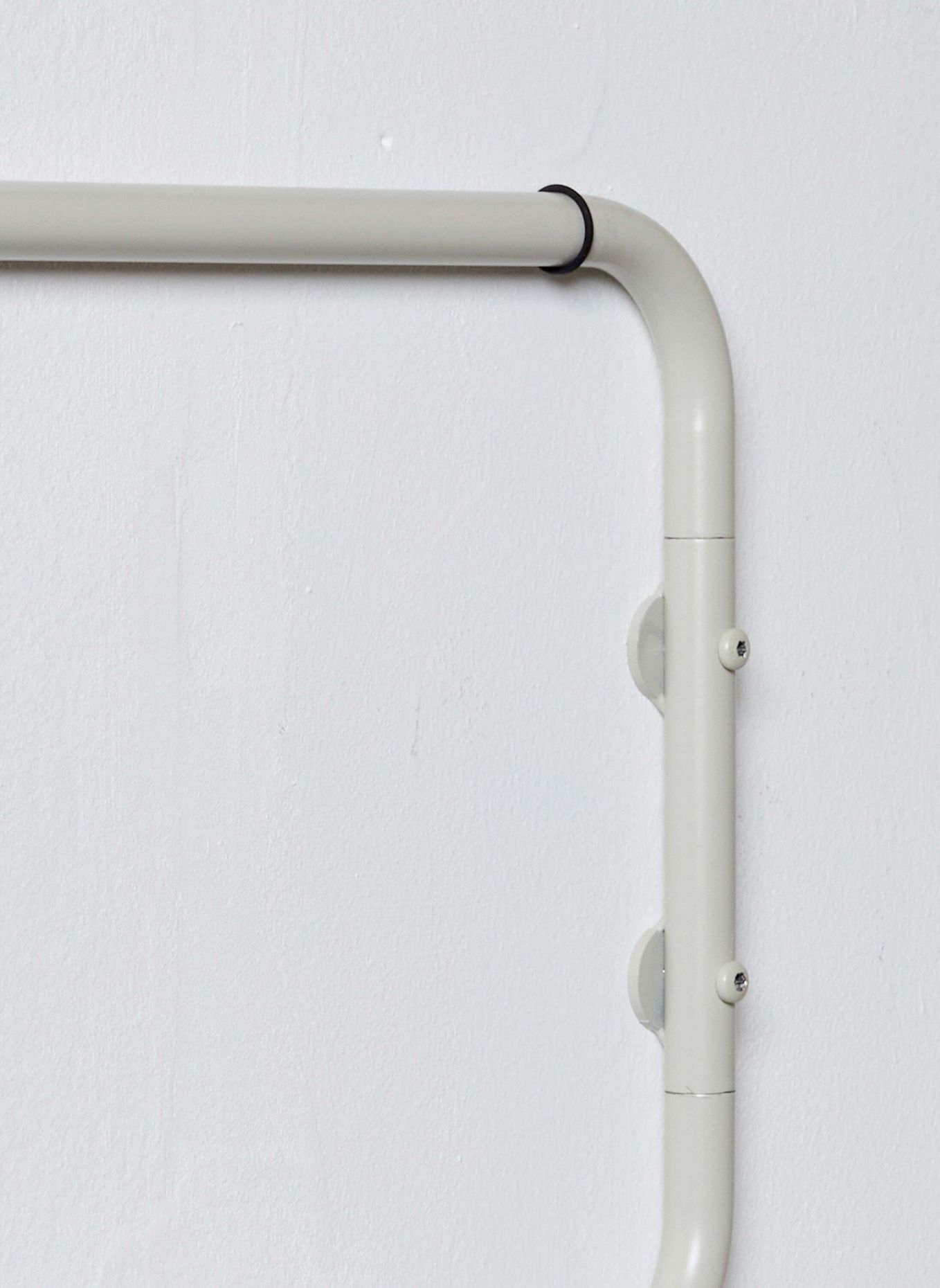FÓLK Reykjavík Wandgarderobe TURNAROUND RACK: BEIGE