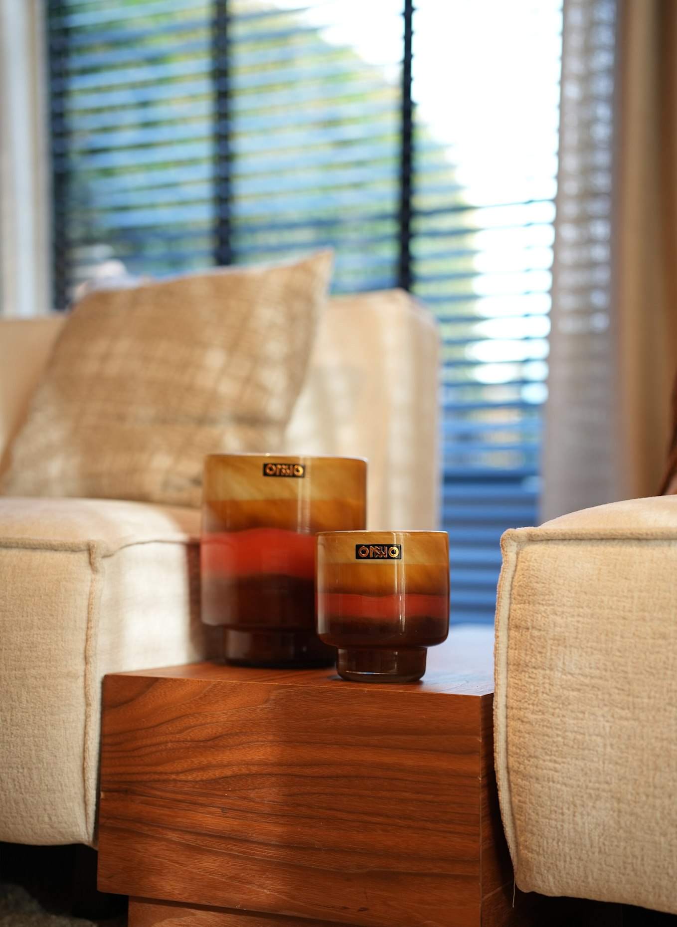 ONNO Collection Duftkerze ART ROMY CASHMERE WOOD: BRAUN