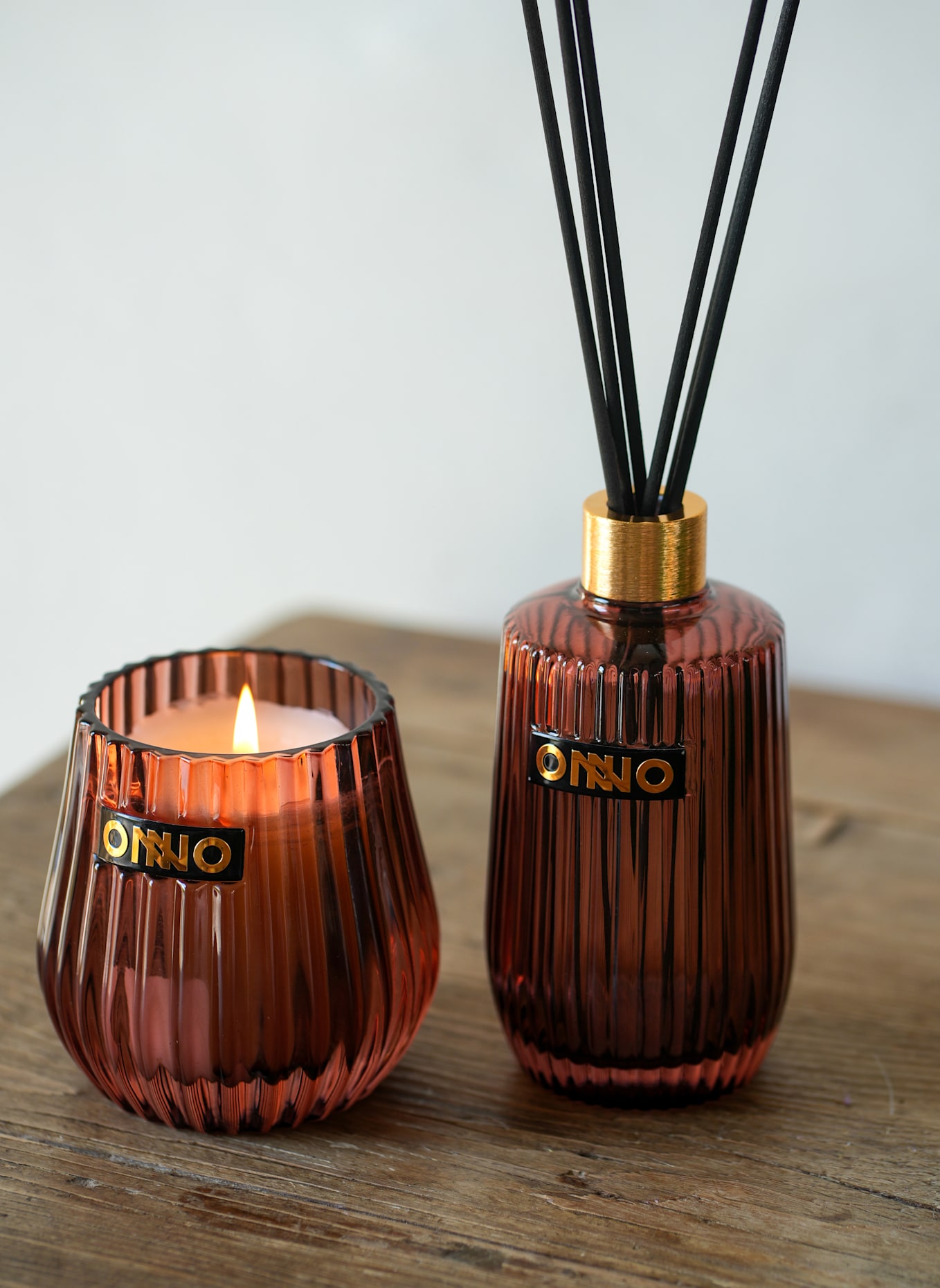 ONNO Collection Geschenkbox Kerze & Diffusor ECLECTIC PRECIOUS OUD: LILA