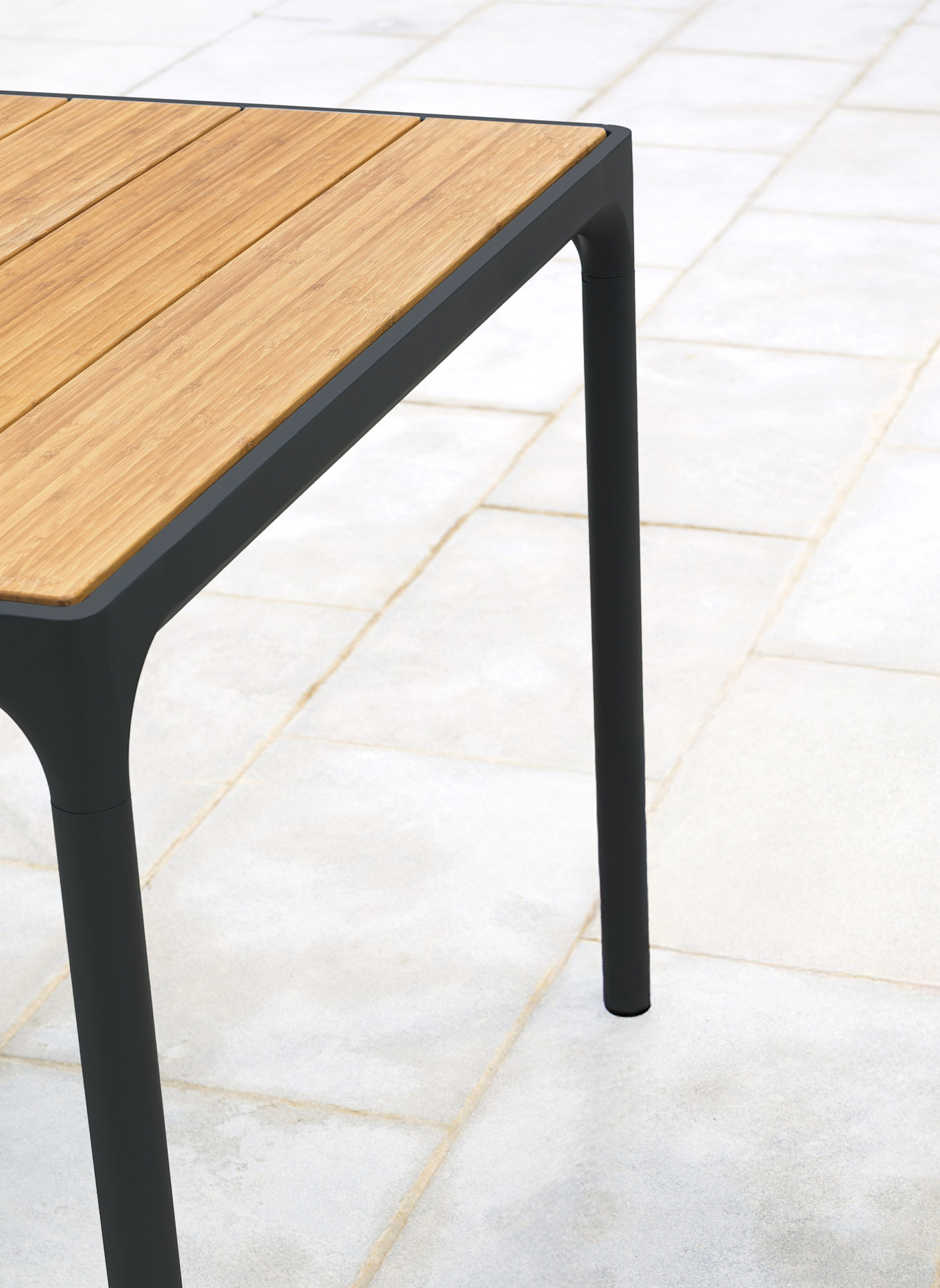 HOUE Gartentisch FOUR: SCHWARZ