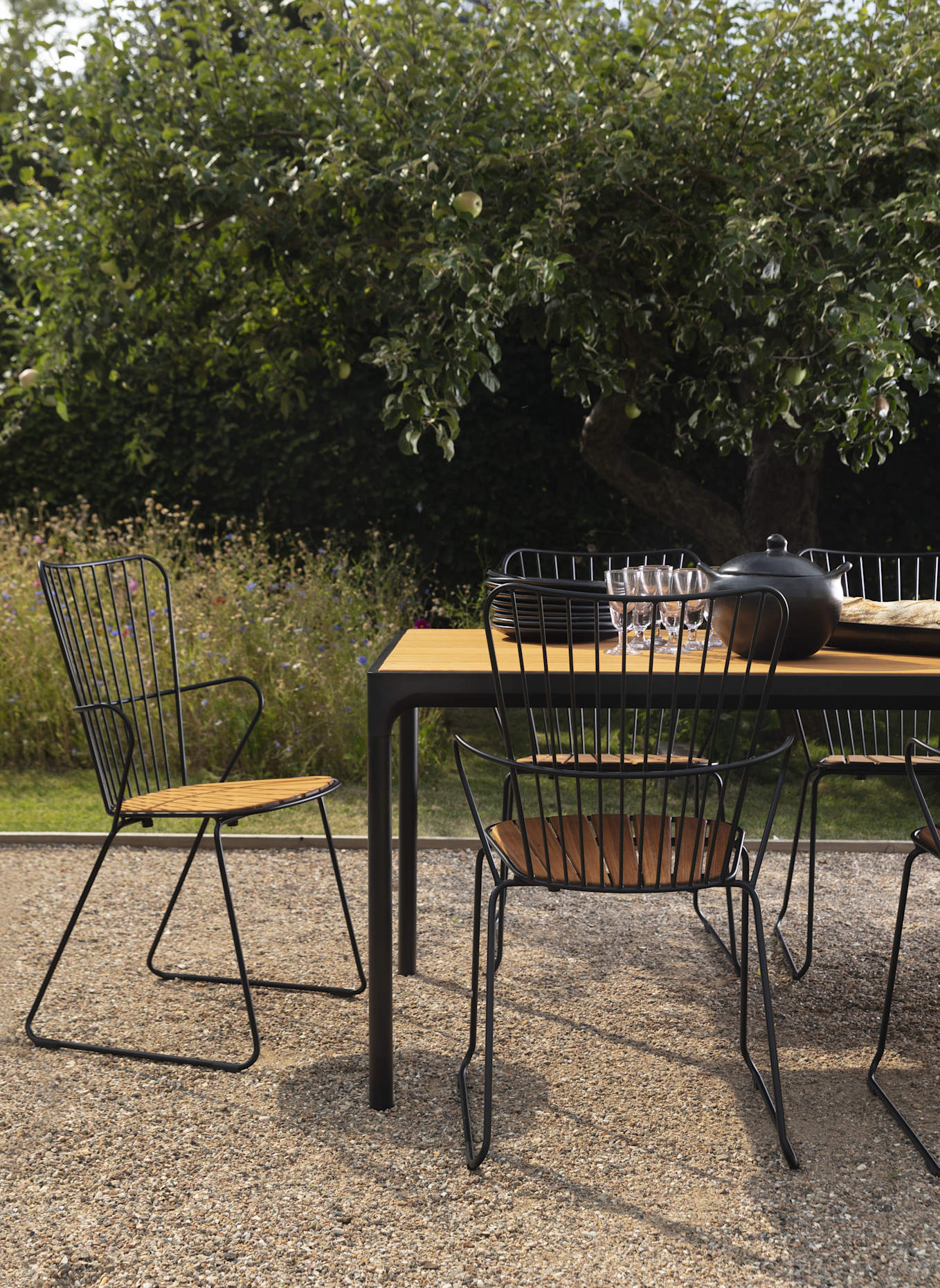 HOUE Gartentisch FOUR: SCHWARZ