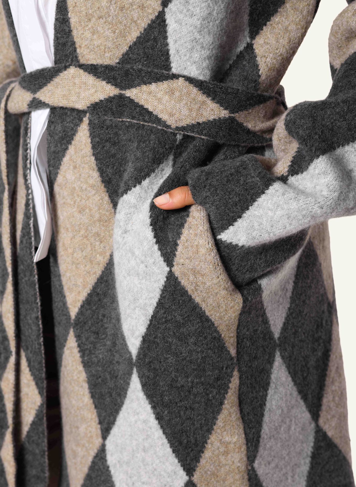 White Label Strickmantel Strickmantel im Harlekin Muster: TAUPE