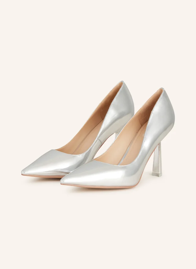 Lola Cruz Pumps