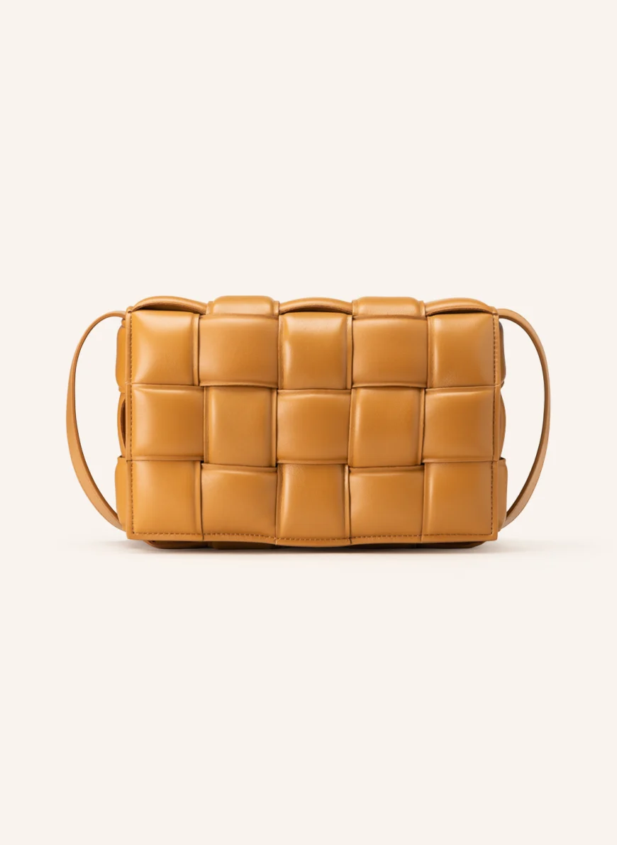 BOTTEGA VENETA Umhängetasche PADDED CASSETTE in caramel