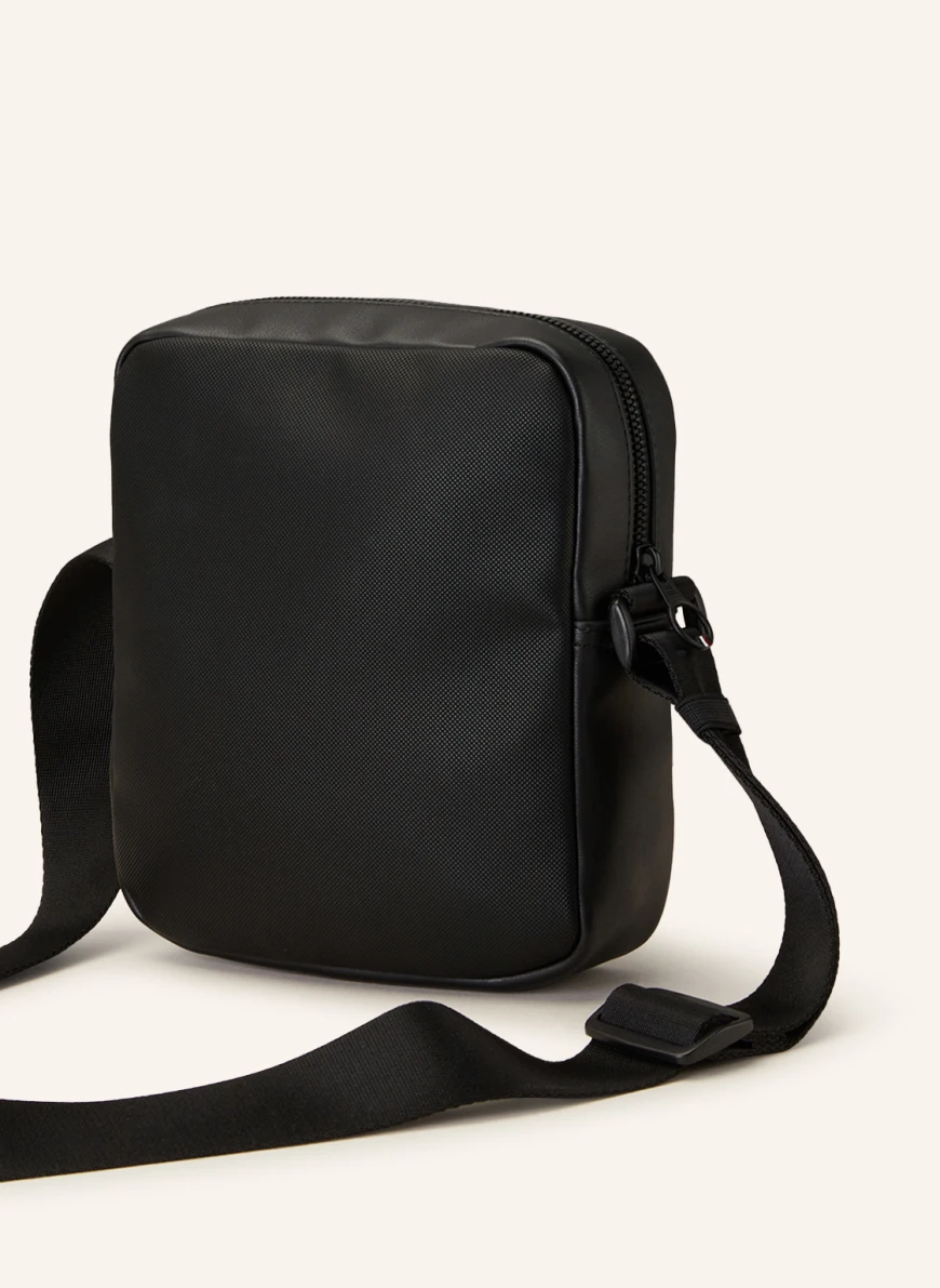 TOMMY HILFIGER Umhängetasche in schwarz JE6892