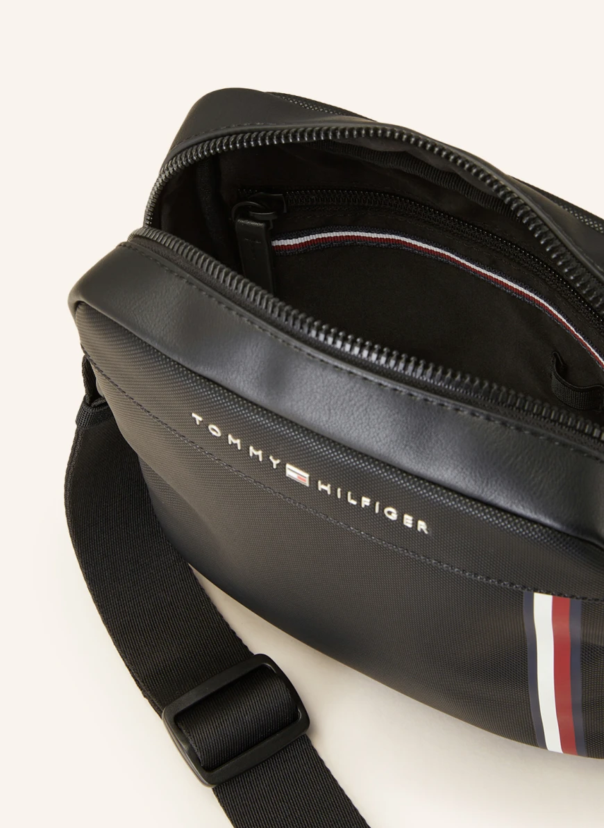 TOMMY HILFIGER Umhängetasche in schwarz JE6892