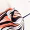 HELLORANGE/ LACHS/ SCHWARZ